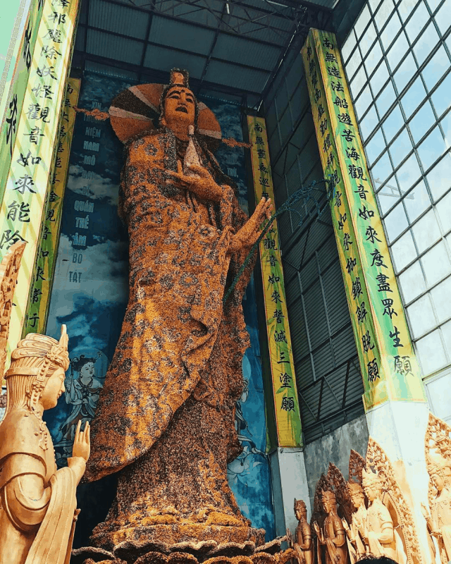 Bảo đài Quan Thế Âm Bồ tát tại Chùa Linh Phước Bảo đài Quan Thế Âm Bồ tát tại Chùa Linh Phước