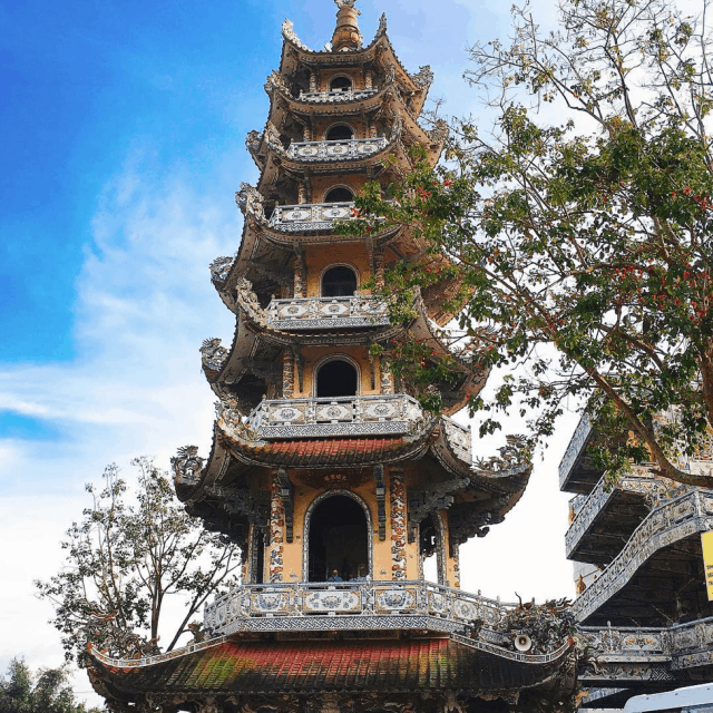 Tháp chuông chùa Linh Phước Tháp chuông chùa Linh Phước