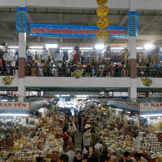 Chợ Hàn luôn tấp nập 