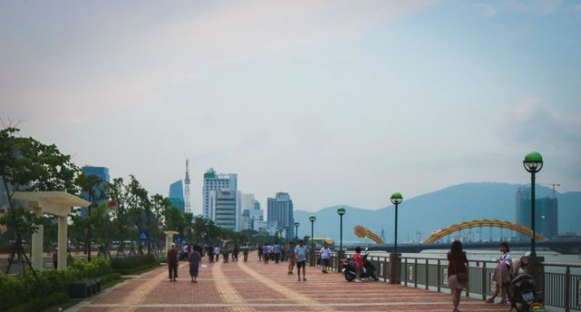 Phố đi bộ Đà Nẵng ban ngày 