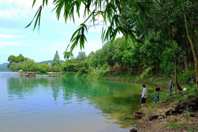 hồ nước hồ Phú Ninh