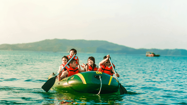Chèo thuyền du lịch trên biển bãi dài Nha Trang Chèo thuyền du lịch trên biển bãi dài Nha Trang