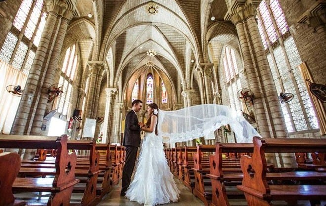 Chụp ảnh cưới tại chánh điện nhà thờ đá tại Nha Trang Chụp ảnh cưới tại chánh điện nhà thờ đá tại Nha Trang