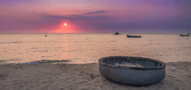 Cảnh hoàng hôn lãng mạng trên bãi biển Phú Quốc