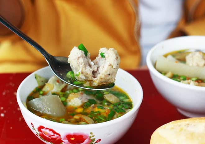 Món ngon Đà Lạt: Bánh mỳ xíu mại Món ngon Đà Lạt: Bánh mỳ xíu mại