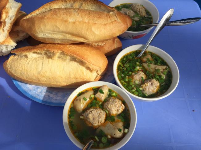 Bánh mỳ xíu mại Đà Lạt- món ngon Đà Lạt Bánh mỳ xíu mại Đà Lạt- món ngon Đà Lạt