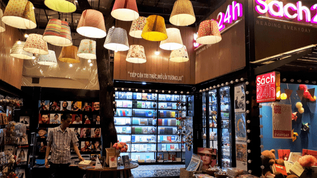 Ảnh đường sách Nguyễn Văn Bính ở Sài Gòn về đêm Ảnh đường sách Nguyễn Văn Bính ở Sài Gòn về đêm