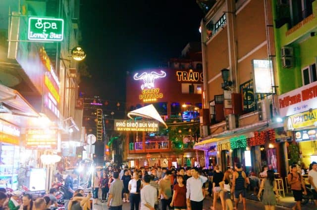 Địa điểm vui chơi khu phố Tây Bùi Viện nhộn nhịp buổi tối (Ảnh ST) Địa điểm vui chơi khu phố Tây Bùi Viện nhộn nhịp buổi tối (Ảnh ST)