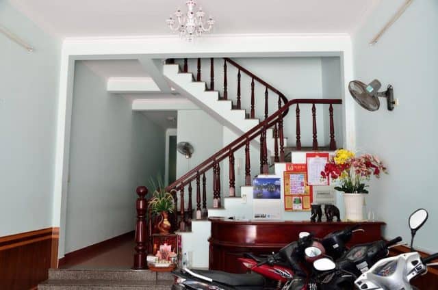 Quầy lễ tân tiếp khách của khách sạn Hải Hưng (ảnh ST) Quầy lễ tân tiếp khách của khách sạn Hải Hưng (ảnh ST)
