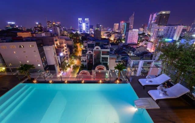 Bể bơi trên tầng thượng của Khách sạn Grand Silverland & Spa (ảnh ST) Bể bơi trên tầng thượng của Khách sạn Grand Silverland & Spa (ảnh ST)