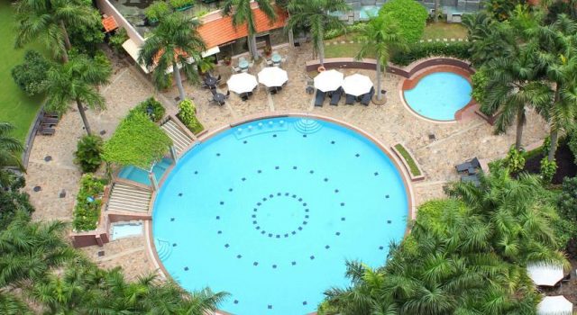 Hồ bơi hiện đại của khách sạn Lotte Legend Saigon (ảnh ST) Hồ bơi hiện đại của khách sạn Lotte Legend Saigon (ảnh ST)