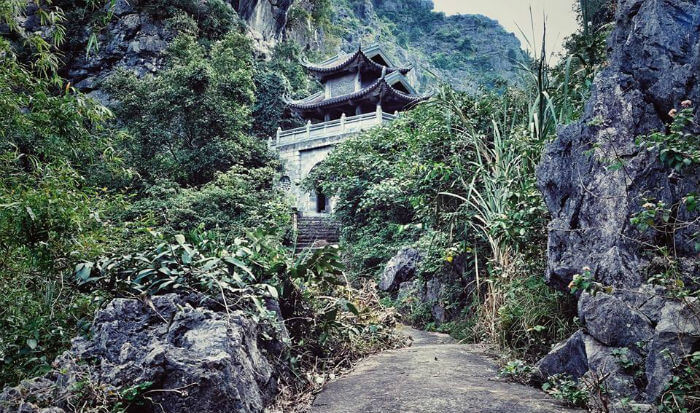 Động chùa Am Tiên Ninh Bình