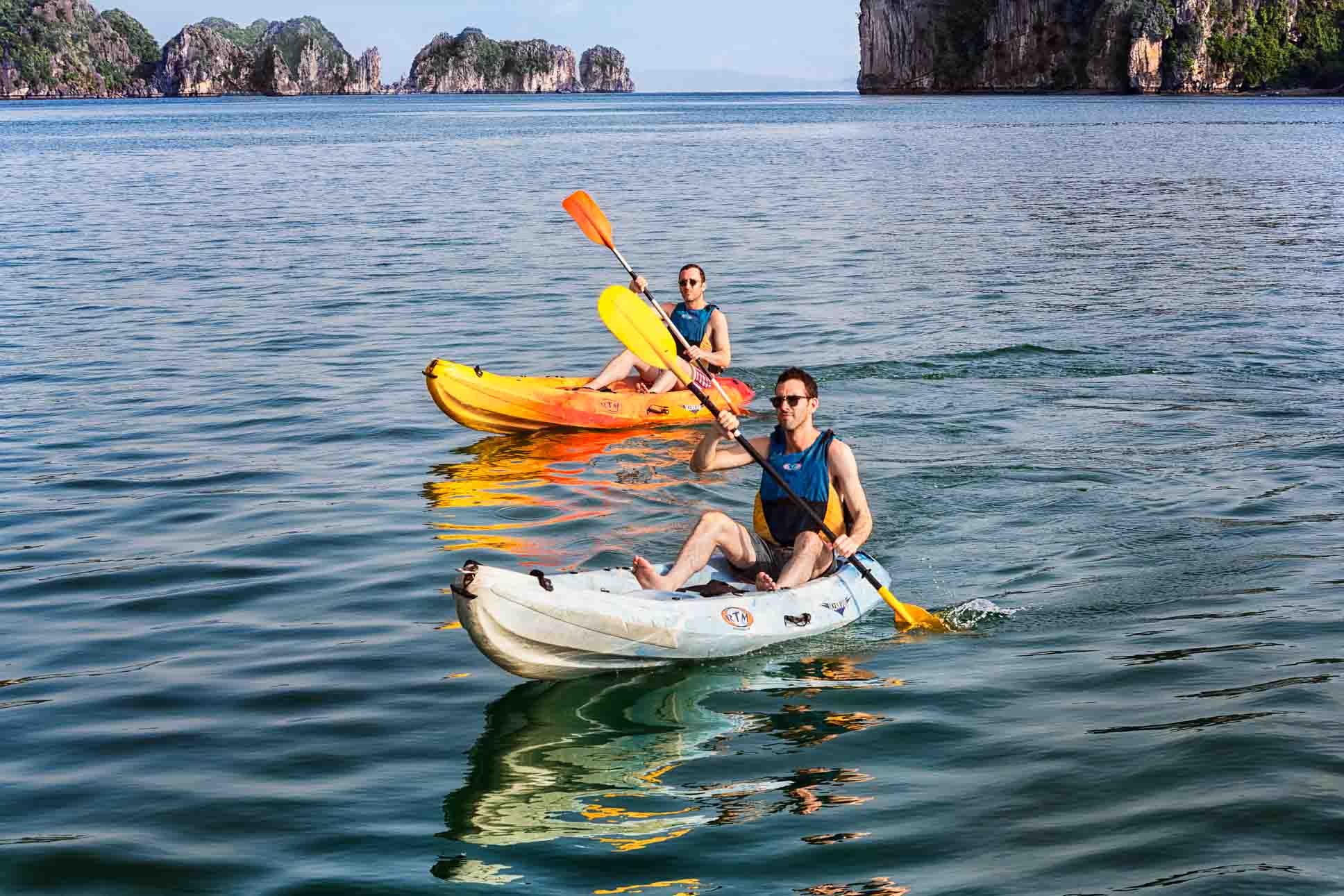  Chèo thuyền Kayak trên đảo Cát Bà (Ảnh: ST)