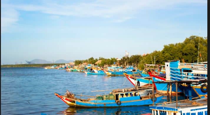 Thuyền đi đảo Thạnh An là dạng tàu gỗ Thuyền đi đảo Thạnh An là dạng tàu gỗ