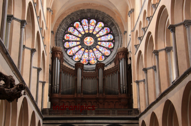 Ghim của Lạc Rang trên 13-nhà thờ đức bà