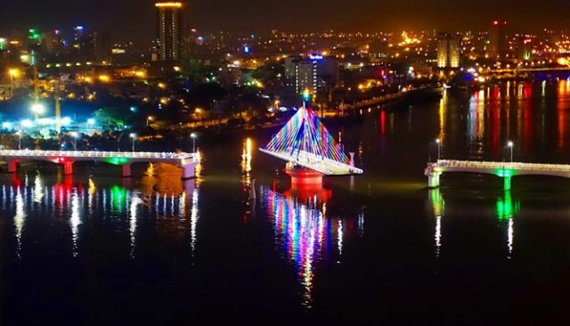 Cầu sông Hàn quay Cầu sông Hàn quay (ảnh sưu tầm)
