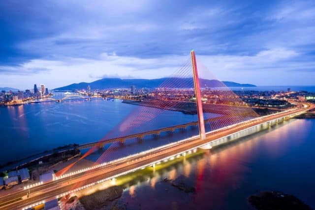 Vẻ đẹp đầy quyến rũ của cầu Trần Thị Lý Vẻ đẹp đầy quyến rũ của cầu Trần Thị Lý