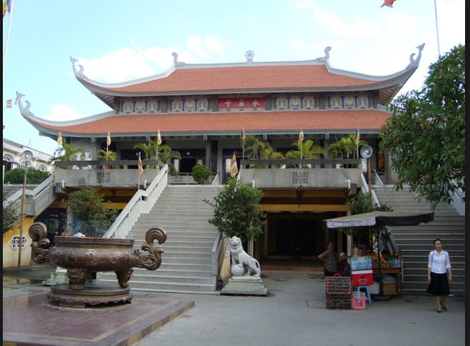 Hình ảnh tòa nhà trung tâm của chùa Vĩnh Nghiêm thành phố Hồ Chí Minh