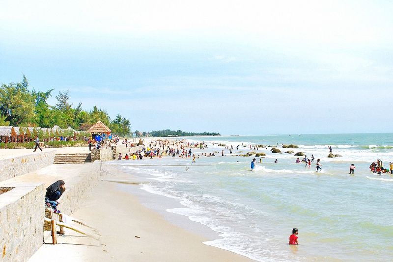 Bãi biển Bình Châu- Bình Lập Bãi biển Bình Châu thu hút đông đảo du khách (Ảnh: Sưu tầm)