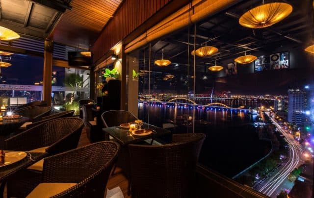 View ra cầu sông Hàn View ra cầu sông Hàn