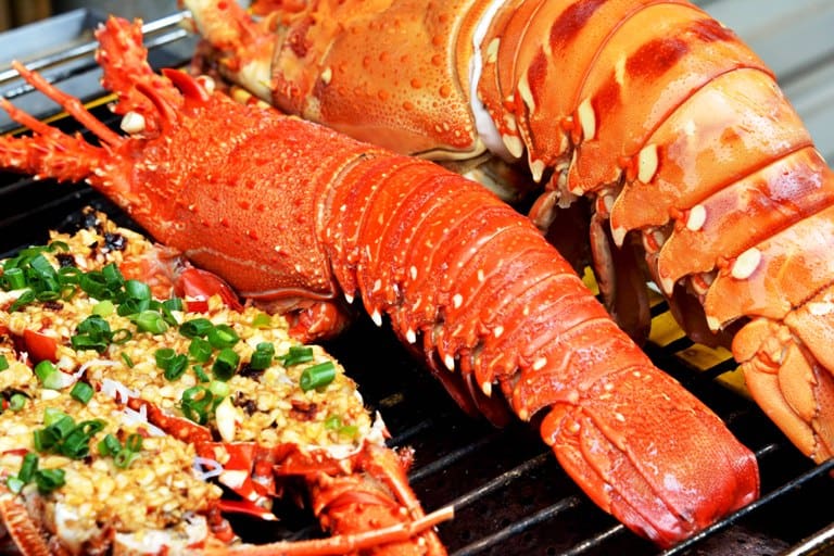 Nướng tôm hùm (Ảnh: ST)