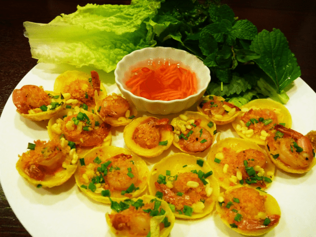 Bánh căn nhân tôm - món ngon Đà Nẵng 