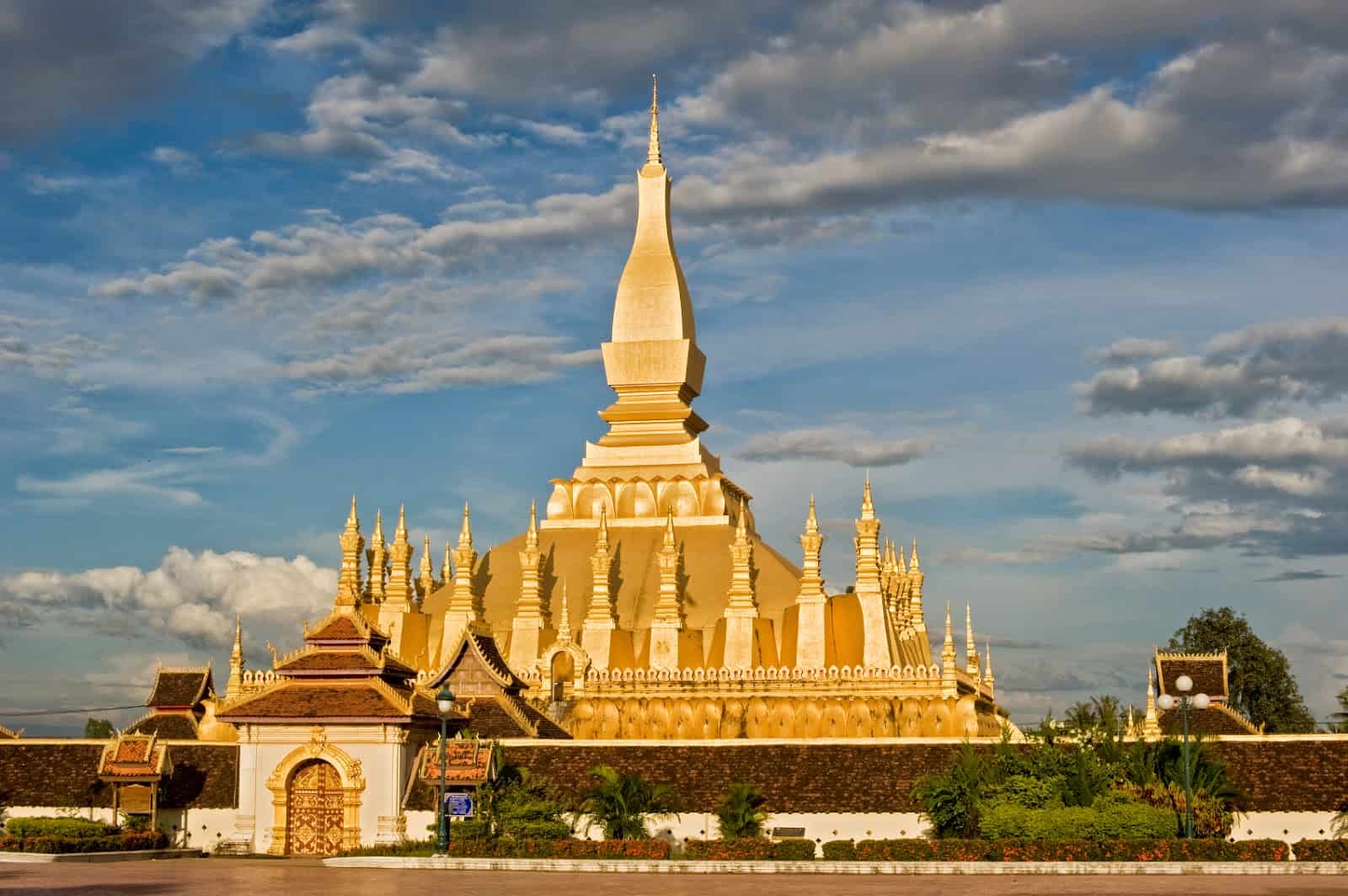 Cửa khẩu Lao Bảo - địa điểm du lịch Quảng Trị 01 Cửa khẩu Lao Bảo - địa điểm du lịch Quảng Trị 01