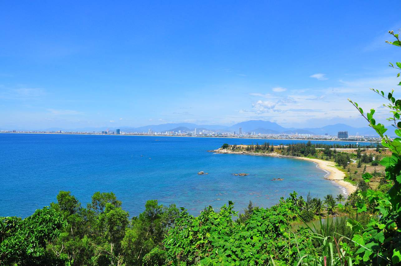 Bãi biển Làng Vân - một trong những bãi biển Đà Nẵng đẹp