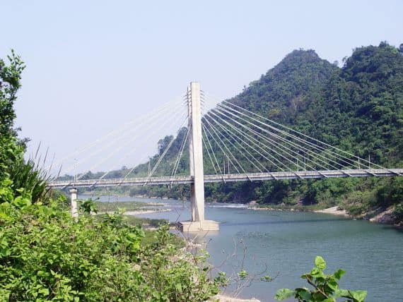 Cây cầu treo nằm trên sông Đakrông - địa điểm du lịch Quảng Trị Cây cầu treo nằm trên sông Đakrông - địa điểm du lịch Quảng Trị