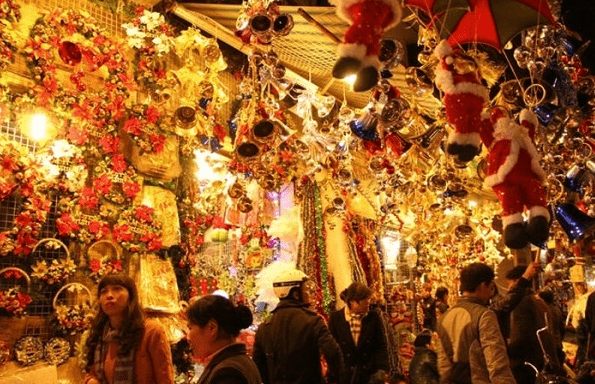 Có rất nhiều đồ trang trí Noel đẹp được bày bán tại khu phố người Hoa Có rất nhiều đồ trang trí Noel đẹp được bày bán tại khu phố người Hoa
