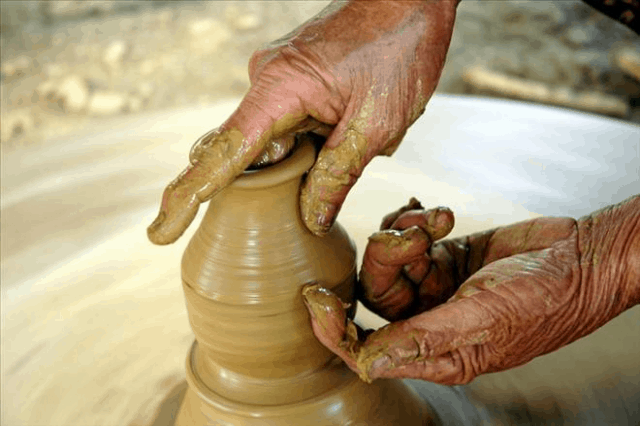 Người nghệ nhân làng gốm Thanh Hà hội an