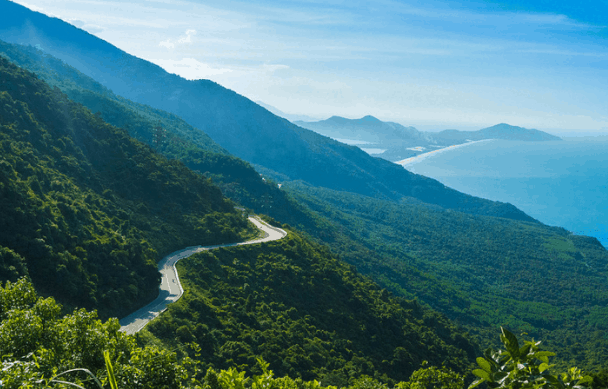 Đèo Hải Vân được mệnh danh “thiên hạ đệ nhất hùng quan”. Đèo Hải Vân - bản đồ du lịch Đà Nẵng