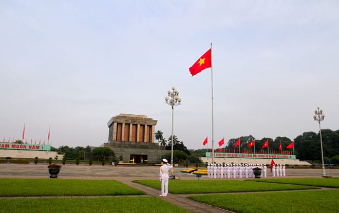 lễ thượng cờ ở Lăng Bác