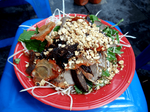 Nộm bò khô phố Hồ Hoàn Kiếm.