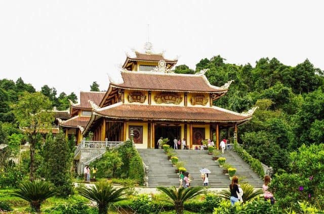 Ngoại viện từ ngoài nhìn vào - Thiền viện Trúc Lâm Bạch Mã Ngoại viện từ ngoài nhìn vào - Thiền viện Trúc Lâm Bạch Mã
