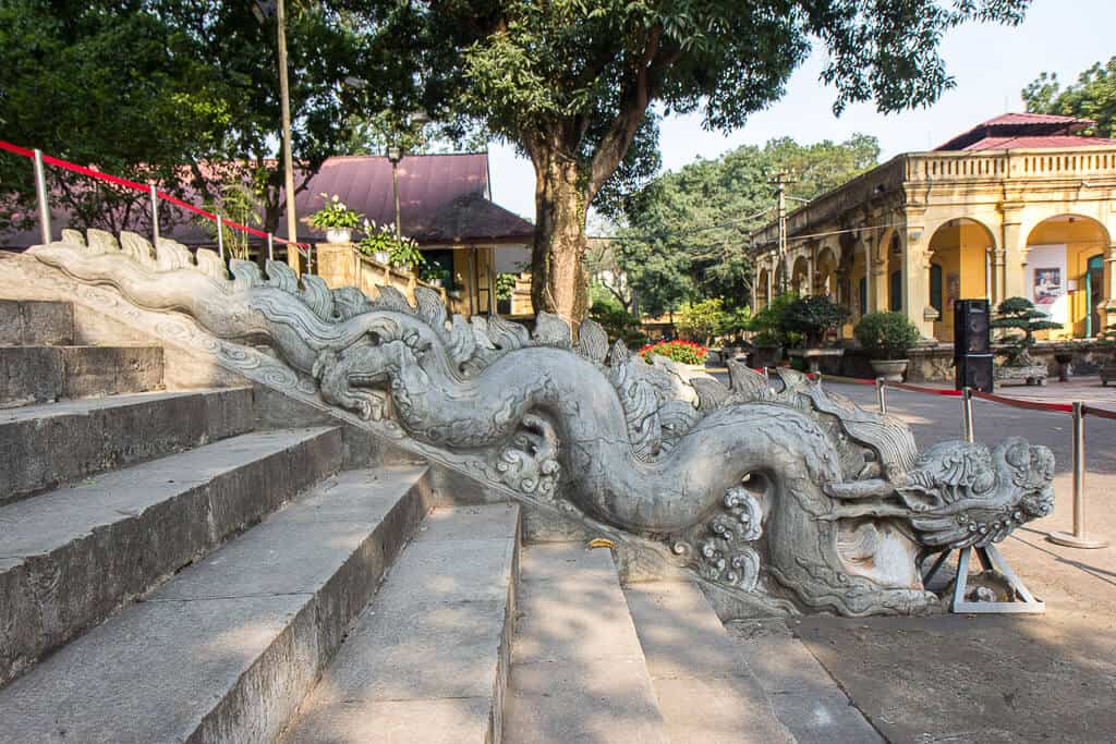 rồng đá hoàng thành thăng long