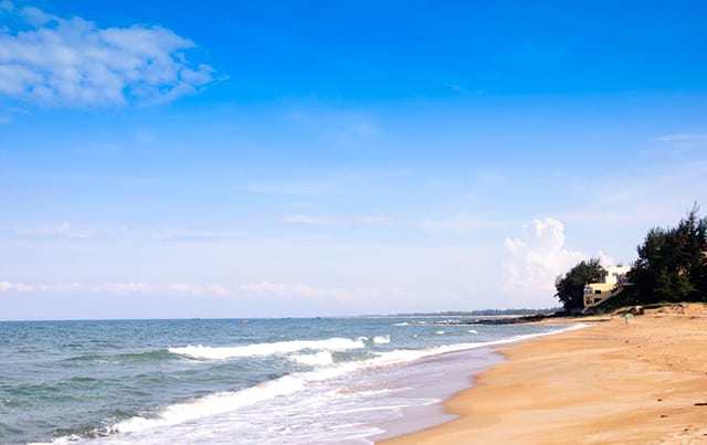 Bờ biển thoai thoải ở Cửa Tùng Bờ biển thoai thoải ở Cửa Tùng