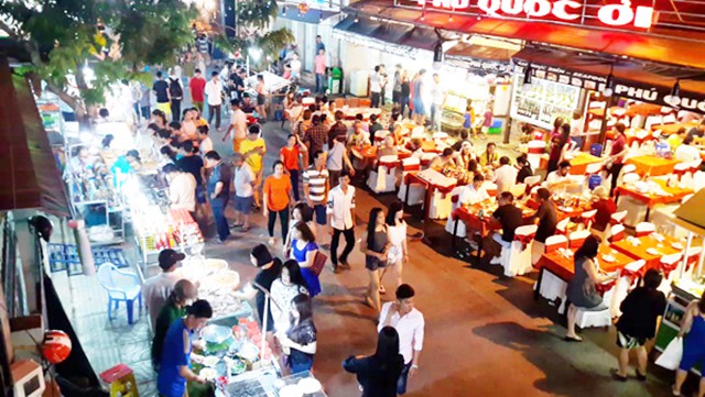 Cảnh buôn bán tấp nập Cảnh buôn bán tấp nập