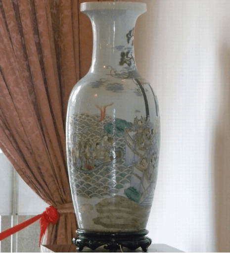 Và hàng chục bình gốm cổ đại của Trung Quốc thời Minh - Thanh cũng được trang trí ở đây (ảnh sưu tầm) tham quan dinh độc lập