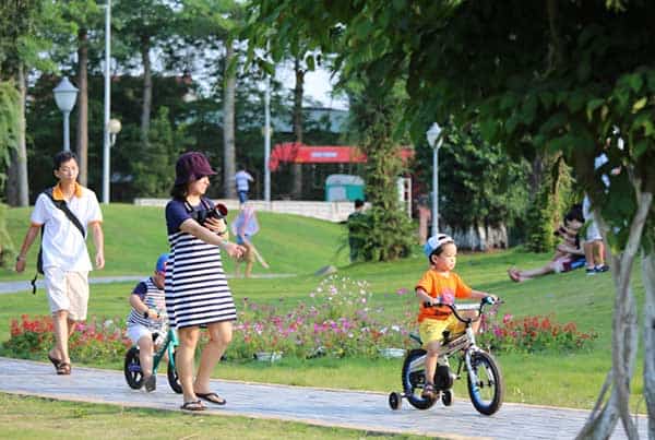 Nhiều gia đình thường dành thời gian cuối tuần để đưa con tới đây chơi