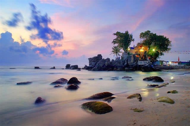 Điểm sinh hoạt đời sống tâm linh của người dân miền biển Điểm sinh hoạt đời sống tâm linh của người dân miền biển