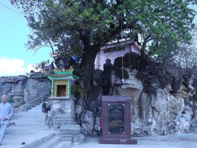 Tín ngưỡng dân gian của người dân địa phương Tín ngưỡng dân gian của người dân địa phương
