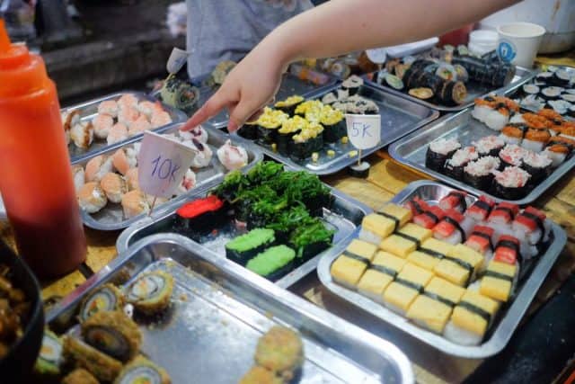 Thiên đường các món ăn vặt tại chợ phiên Đà Nẵng Thiên đường các món ăn vặt tại chợ phiên Đà Nẵng