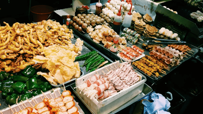 Có rất nhiều món ăn ngon tại phố ẩm thực về đêm Có rất nhiều món ăn ngon tại phố ẩm thực về đêm