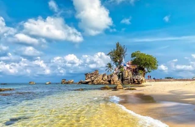 Bãi biển trong những ngày nắng đẹp Bãi biển trong những ngày nắng đẹp