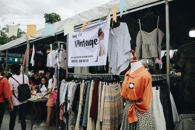 Đồ thời trang hợp túi tiền tại chợ phiên Đà Nẵng Đồ thời trang hợp túi tiền tại chợ phiên Đà Nẵng