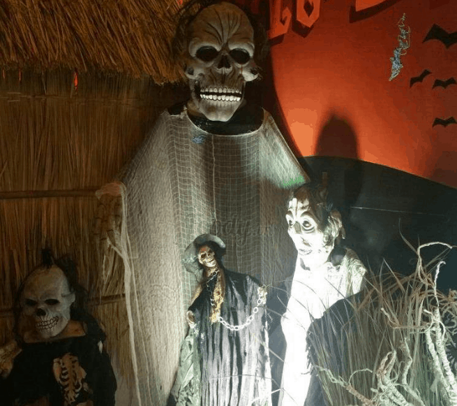 Một trong các quán décor Halloween ở Sài Gòn (ảnh sưu tầm) Một trong các quán décor Halloween ở Sài Gòn (ảnh sưu tầm)