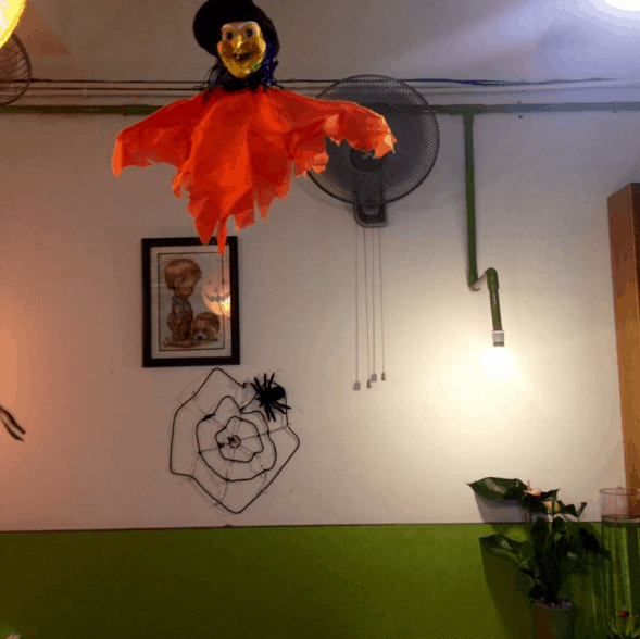 Đơn giản nhưng cũng đậm chất Halloween (Ảnh sưu tầm) quán décor Halloween ở Sài Gòn