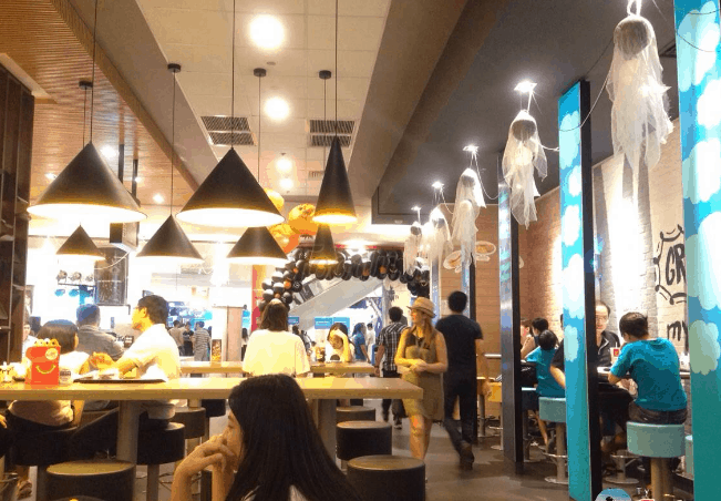Độc mà cũng rất đẹp đúng không (ảnh sưu tầm) quán décor Halloween ở Sài Gòn