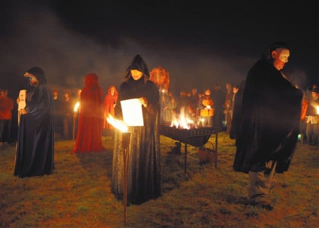 Nghi lễ xa xưa trong đêm Halloween Nghi lễ xa xưa trong đêm Halloween